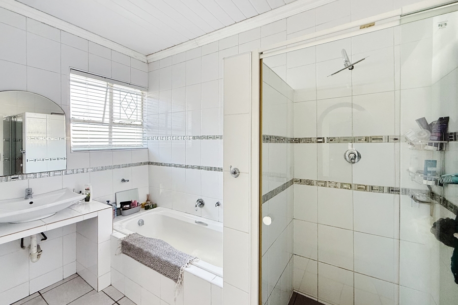 4 Bedroom Property for Sale in Monte Vista Western Cape